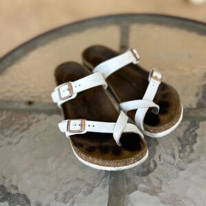 Birkenstock Mayari Girls Sandals SZ 2.5 (EU 34)